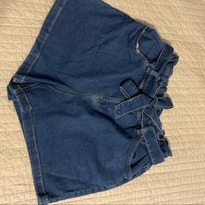 Woman’s paper bag short w/ belt